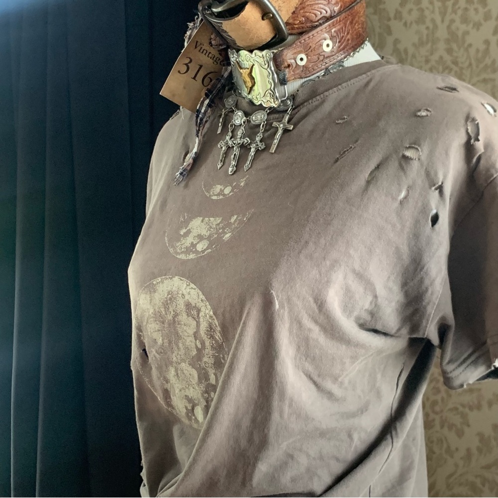 Moon Phases Distressed T-Shirt - Picture 4 of 5